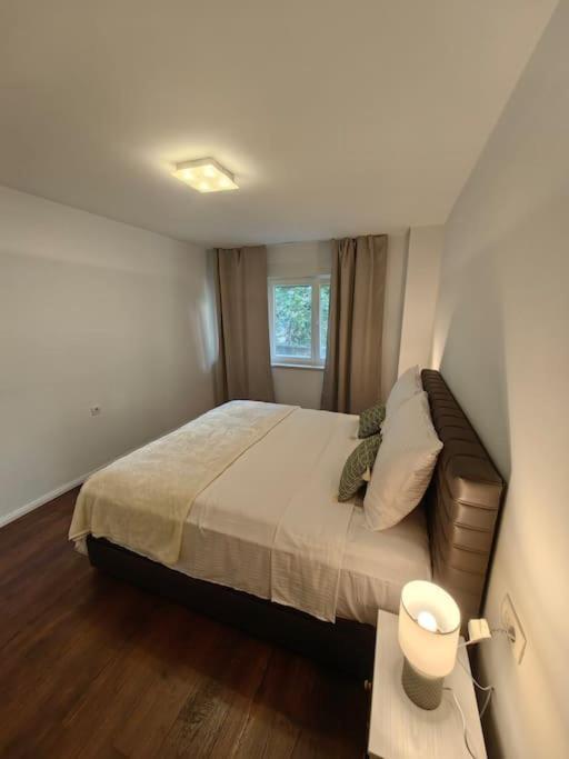 Apartment New 1 Bedroom Near Center And Split